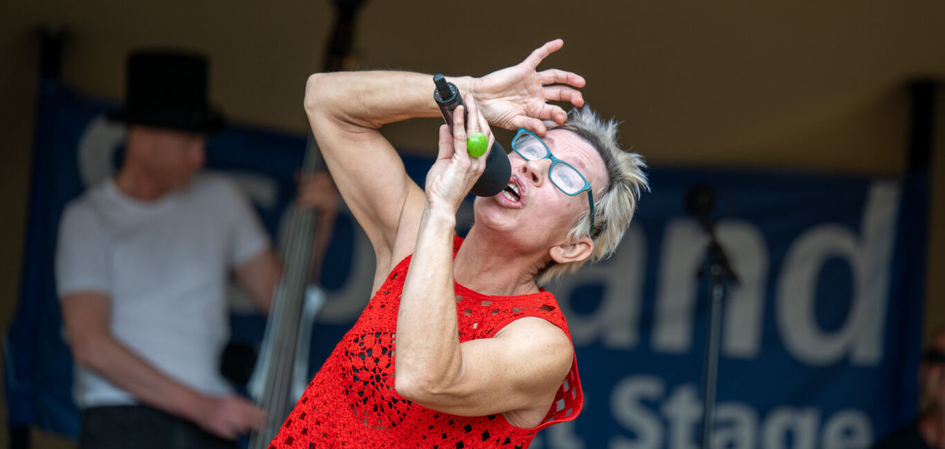Nairn Book and Arts Festival James at the Putting Green Image Credit Alexander Williamson23